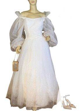 ALFRED BOSAND VINTAGE 1980'S WHITE & GOLD GLITTER DOTS BALL GOWN (M)